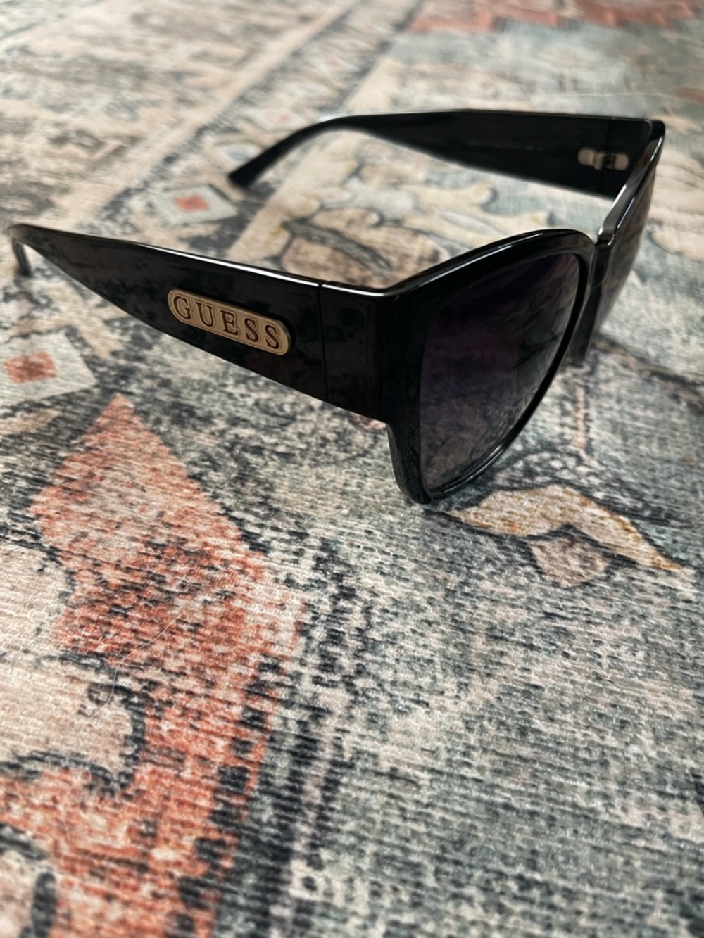 GUESS Black Oversized Cat-Eye Sunglasses with Gold Logo